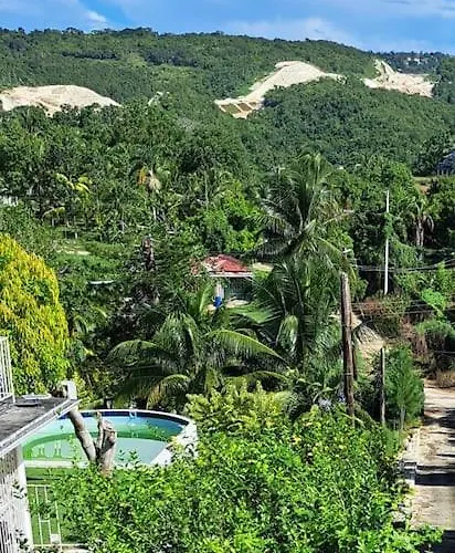 Hillside Retreat Apartment *
